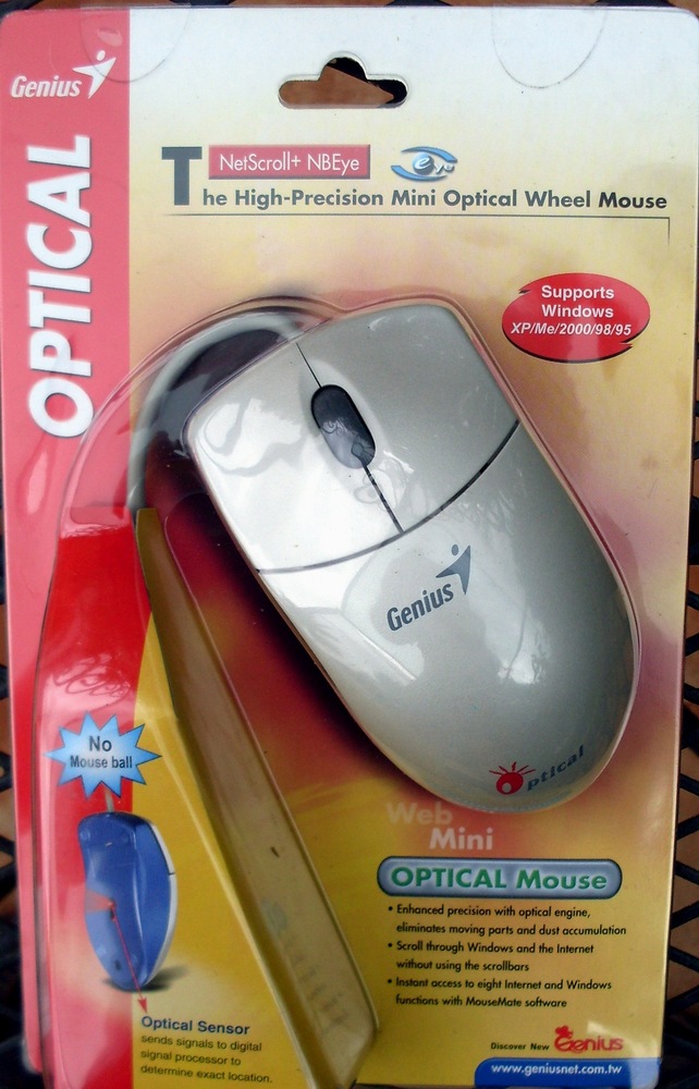 Genius NetScroll + Eye USB Mini Optical Wired Mouse